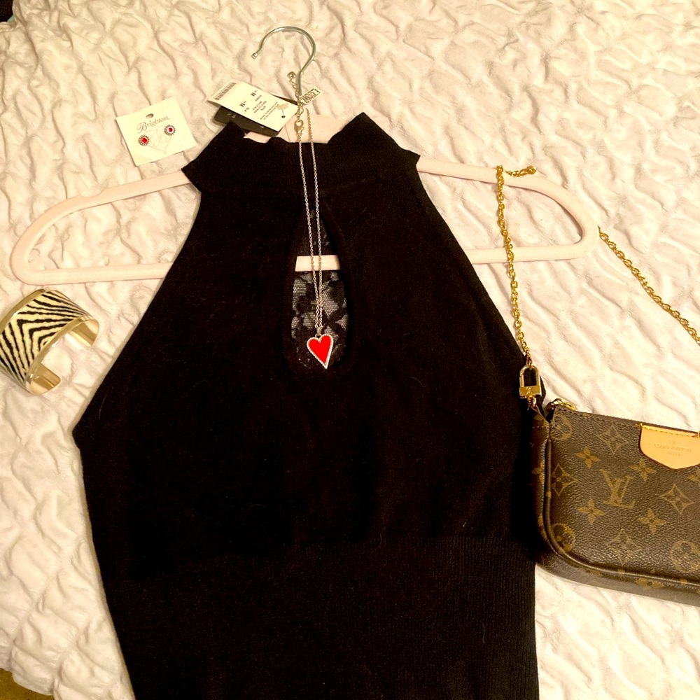 Bebe crop top mock neck keyhole front ❤️